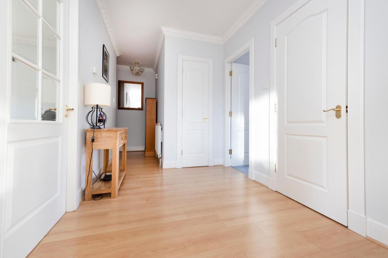 Joivy Modern Flat With Free Parking Apartment เอดินบะระ ภายนอก รูปภาพ